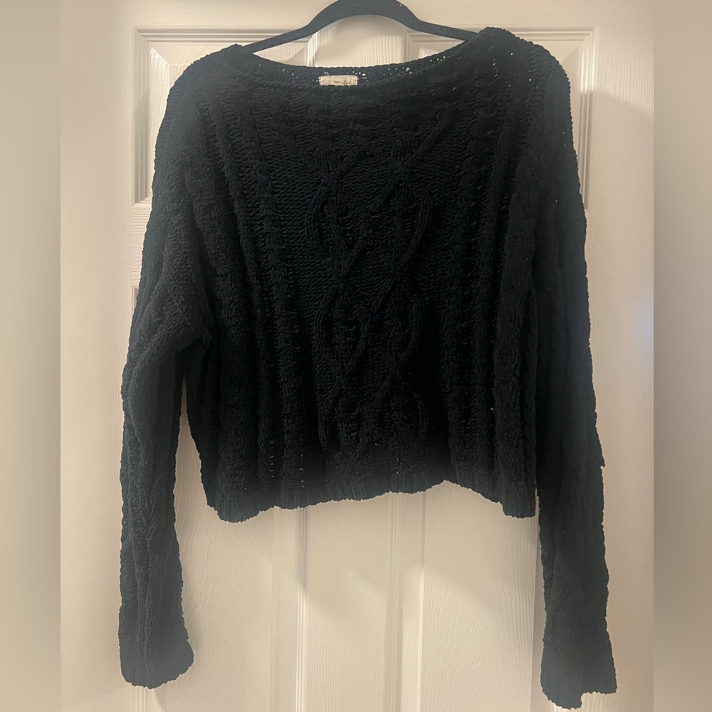 Cropped Cable-Knit Crewneck Sweater - Black